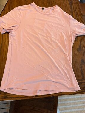 lululemon athletica Men's Short Sleeve Tee - Light Pink